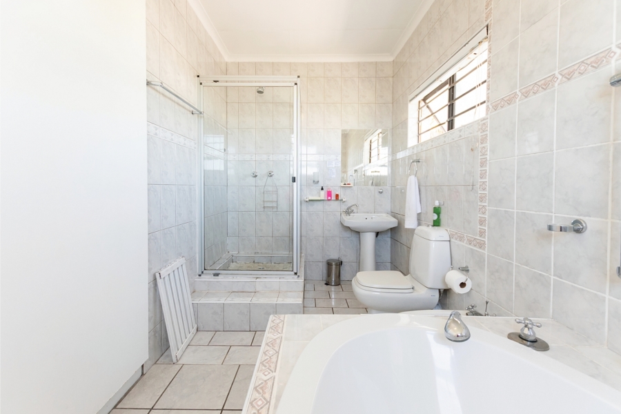 8 Bedroom Property for Sale in Country Club Western Cape
